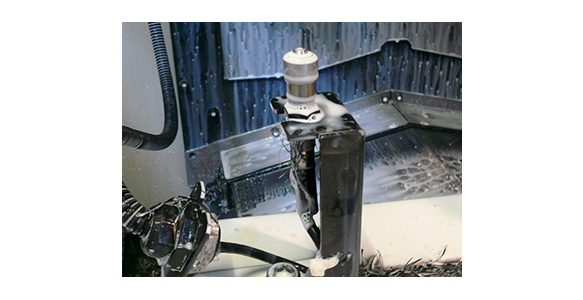 防水構造採用特殊塗層橡膠，除了水之外，還可對應大範圍的冷卻液（特別是鹼性）。