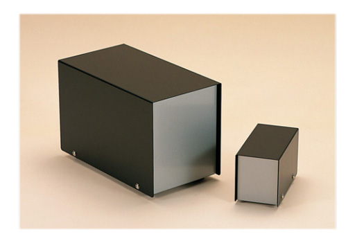 盒蓋部為鐵製、機殼部為彩色鋁製，標準且便利的電子設備用盒。
