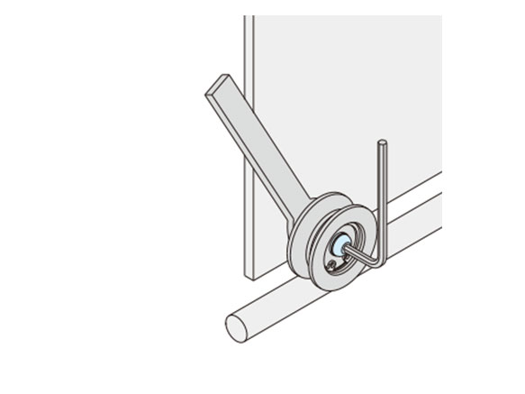使用範例 以扳手調整滾輪銷(偏心)的本體後，再用螺栓鎖緊。