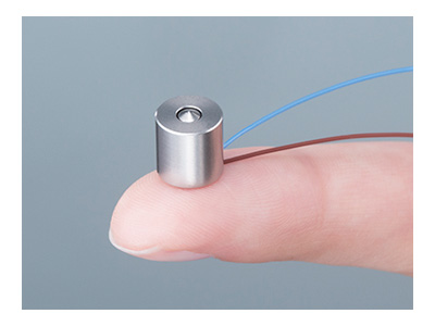 直徑8×8mm、可安裝在機器人指尖的微型開關。可直接嵌入有限的安裝空間，進而實現機械小形化。