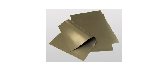 薄片表面的塗層，可防止磁性粉體的氧化和脫落