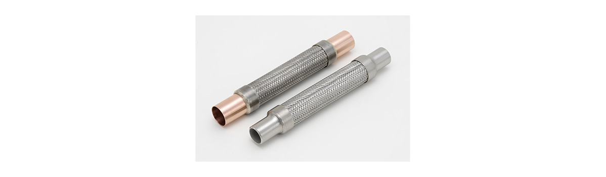 NK-1400。在對焊或在現場的接頭焊接、空調設備的冷媒配管、或用於滅音器等時，可在指定的管子上進行開縫加工，用插入線帶固定而連接。